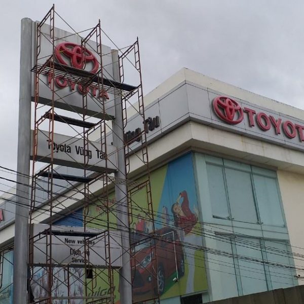 Thi công mặt dựng Alu